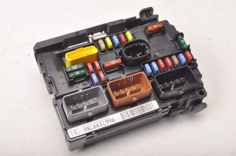 صندوق فيوز المحرك BSM الجمعية لبيجو 207 1.4 8V OEM: 9667199780 HS01-042-007