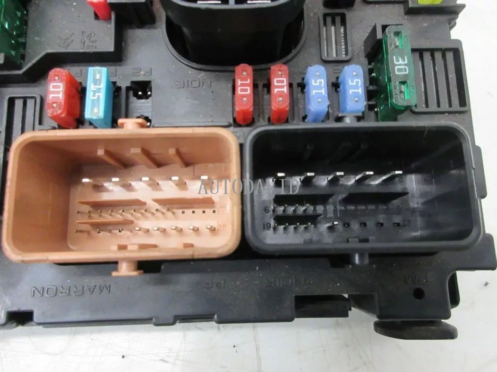 صندوق فيوز المحرك BSM الجمعية لبيجو 307CC (3B) 2.0 HDI 135 OEM: 9667199780 HS01-042-008