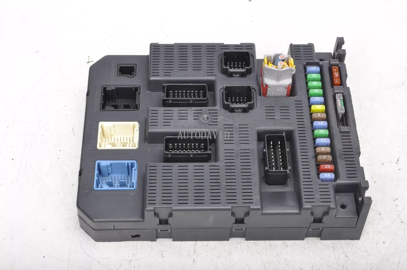 صندوق فيوز المحرك BSM الجمعية لبيجو 3008/1.6 HDI OEM: 9663798180 HS01-042-013