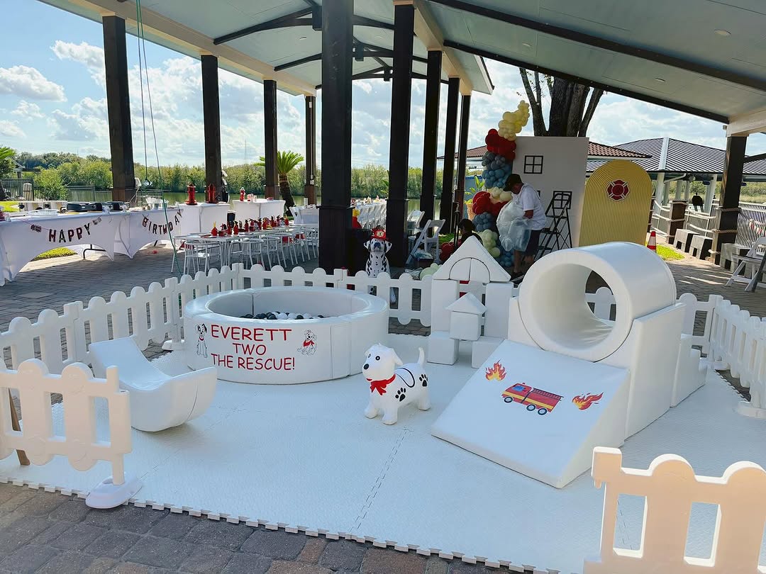 White game carousel soft play game set children's game amusement park playground Permainan putih korsel permainan lembut mengatur permainan anak-anak taman bermain taman hiburan