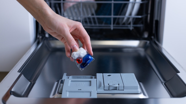 Should I Use Dishwasher Pods Skal jeg bruge Opvaskemaskine Pods