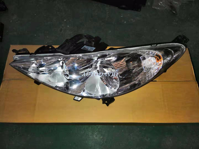 مصباح الرأس كامل بيجو 207 2004/2008 OEM: LH 620896/RH 620696 DVD43-0202