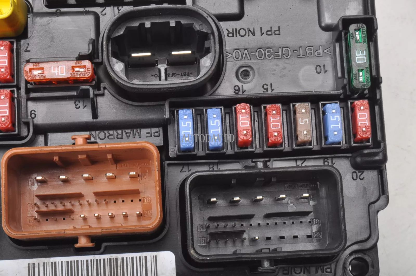 صندوق فيوز المحرك BSM الجمعية لبيجو 207 1.4 8V OEM: 9667199780 HS01-042-007