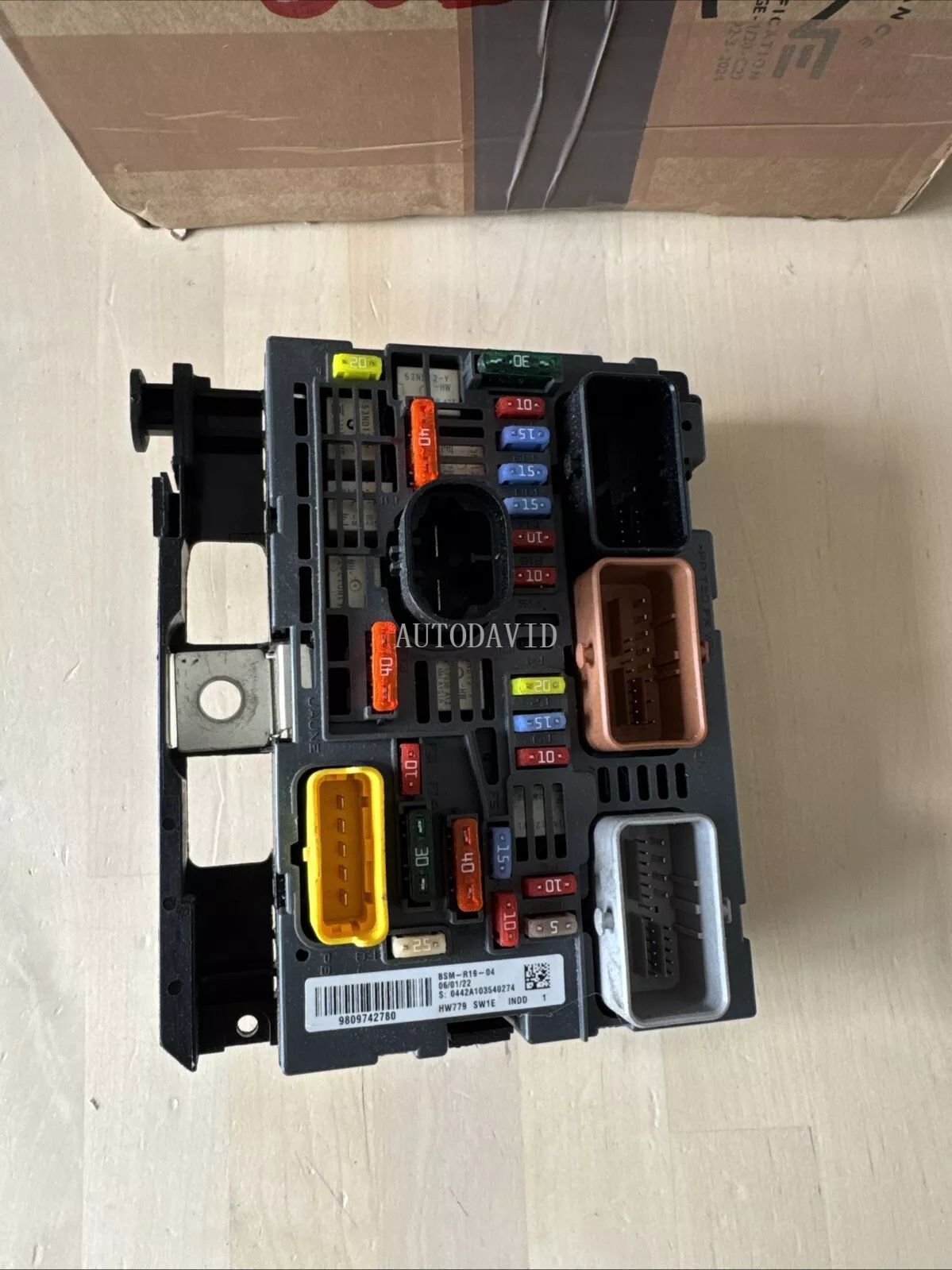 صندوق فيوز المحرك BSM الجمعية لبيجو3008 R02 R19، سيتروين C5، X7 OEM: 9809742780 9807028580 9675879380 9807028780 9807028880 9807028680 9675878280 9675878080 9675877980 HS01-042-002