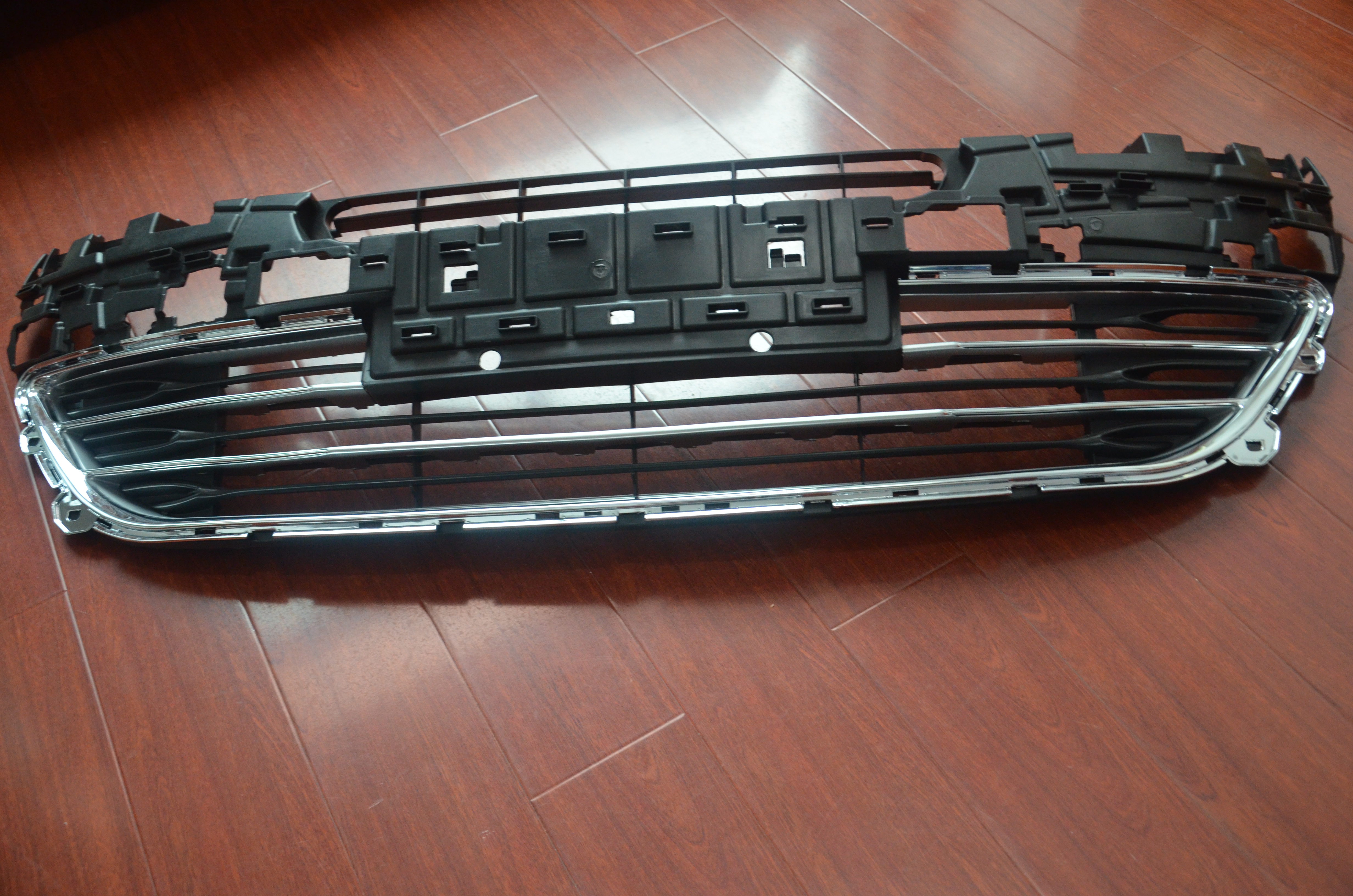 الشبكة الأمامية كاملة CN PEUGEOT 408 T73A 2013 OEM:(前中网总成,标致408,编号:T73A,2013年产,中国规) DVD27-0701-02