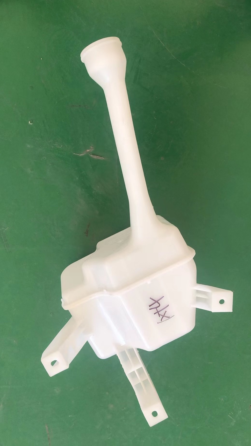 مقصف مياه DFPV AX4 ​​2015 OEM:B000621(清水壶,适用:东风风神AX4,2015年产) DVD17-1505