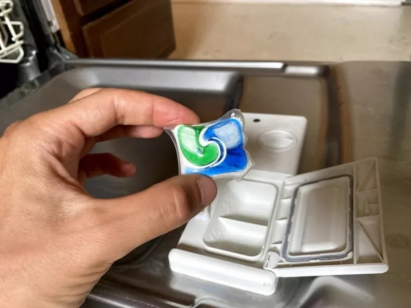 Is Cascade Dishwasher Pods Safe هل كبسولات غسالة الأطباق Cascade آمنة؟