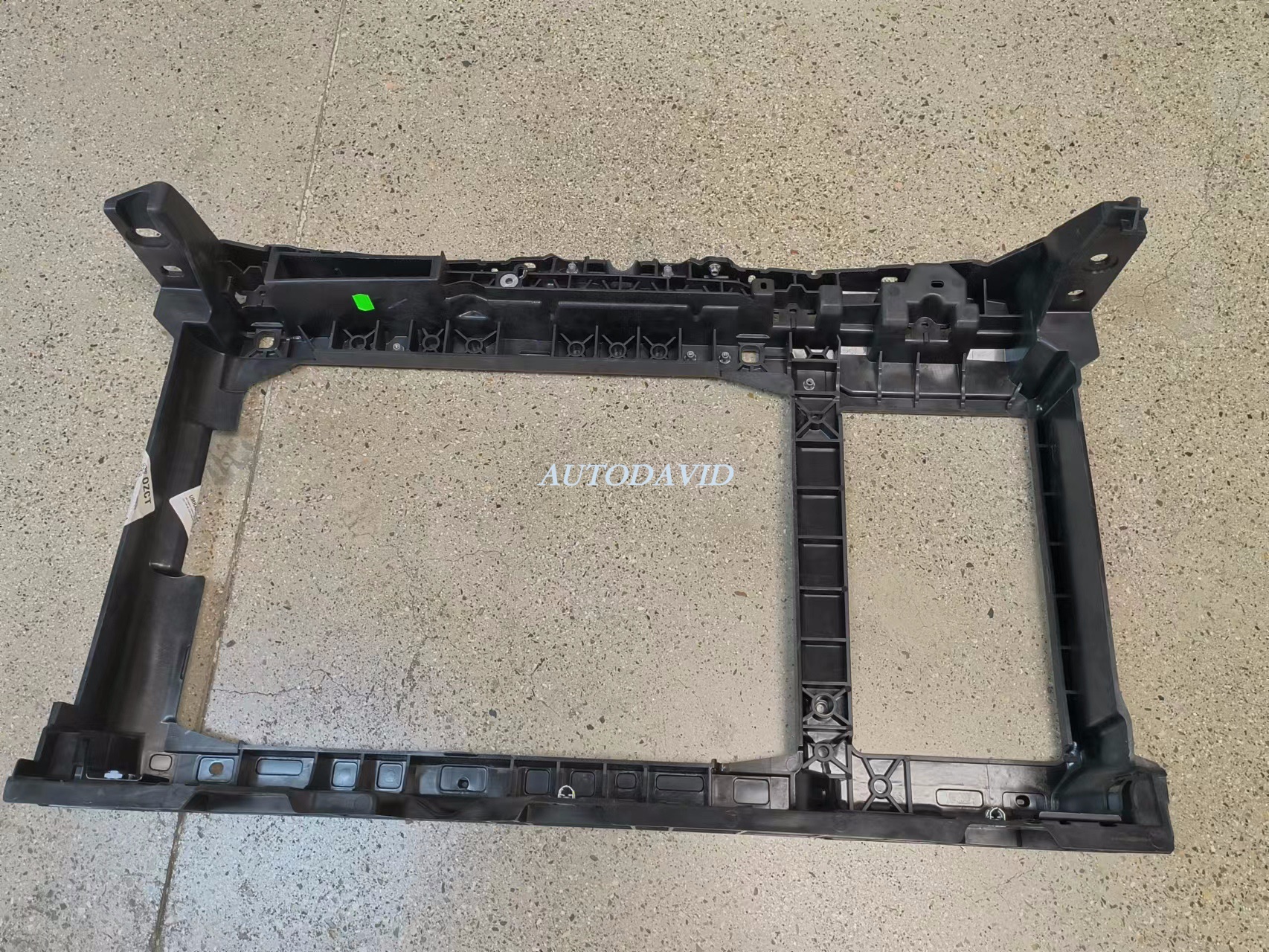 غطاء مروحة بدون فتحة بيجو 208 2019 OEM:9823718480 DVD56-1301