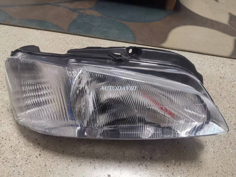 مصباح الرأس كامل بيجو 106 1999 OEM: LH 6204P4/RH 6205P4 DVD65-0201