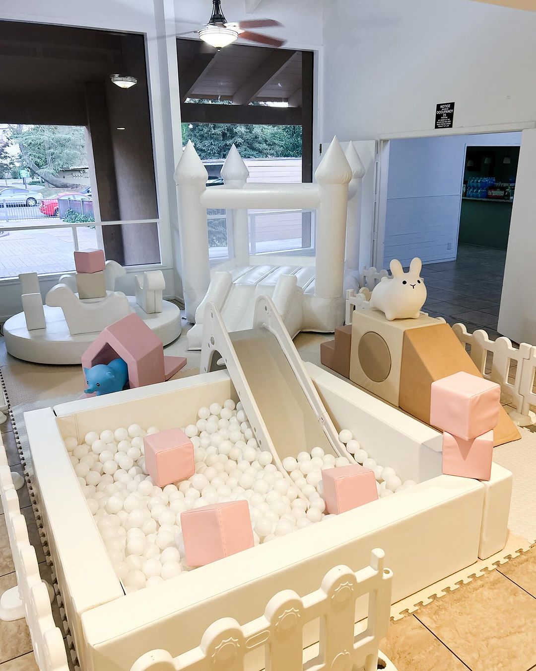 wholesale softplay ball pit kids outdoor playground set Cheap White Indoor toddlers soft play equipment groothandel softplay ballenbak buitenspeeltuinset voor kinderen Goedkope witte zachte speeltoestellen voor peuters voor binnen