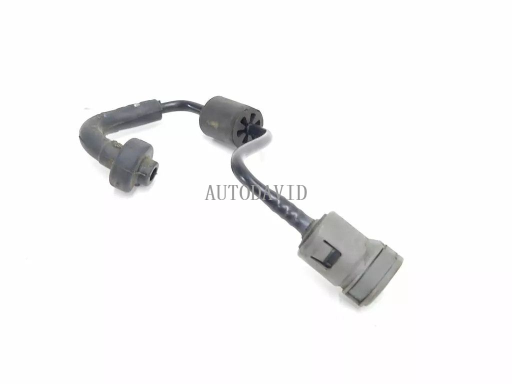 أنبوب فراغ التحكم في أنابيب خط الوقود لبيجو 5008 P87 1.2T OEM: 9804306280 HS02-023-056