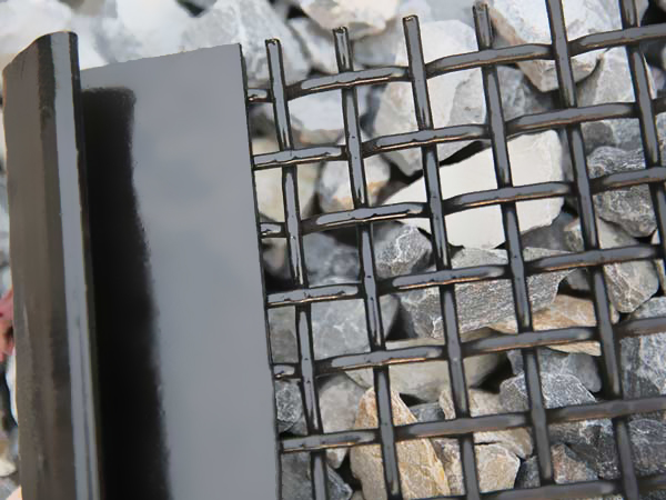 Hooked woven wire screen mesh