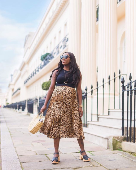 zuecos zapatos cerca de m&iacute;