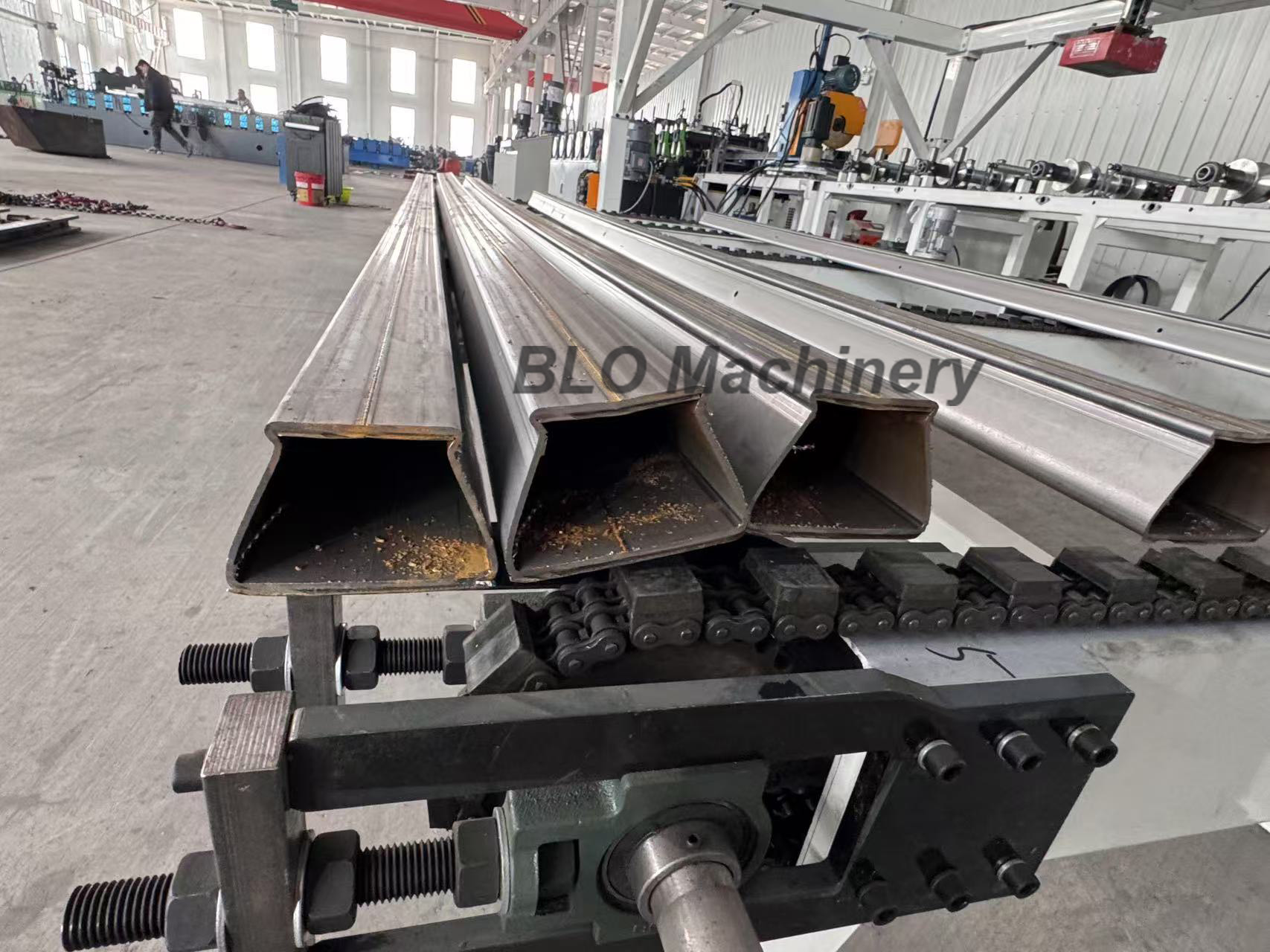 BLO Guardrail Roll Forming Machine آلة تشكيل الدرابزين BLO