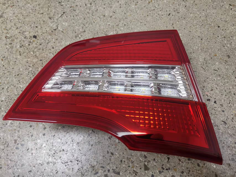 مصباح خلفي كامل DFPV A60 2012 OEM: LH/RH(后尾灯总成 内,适用:东风风神A60,2012年产)DVD17-0302