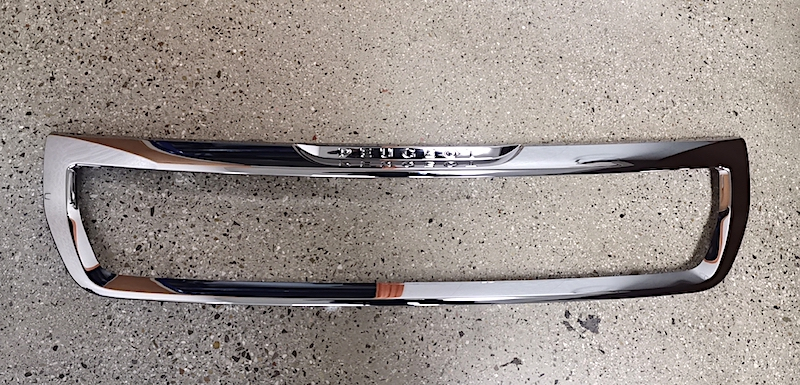 شريط الشبكة الأمامية مطلي بالكروم بيجو بارتنر 2015 OEM: 9810964880 DVD47-0701-07