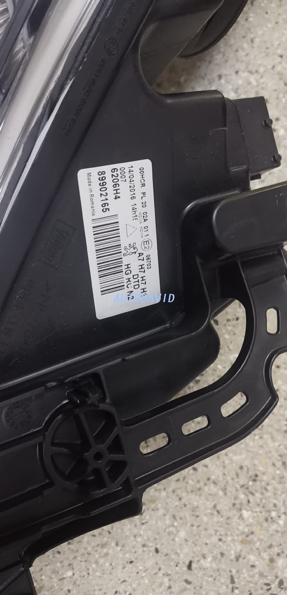 مصباح الرأس كامل الكسوة بيجو 207 2004/2008 OEM: LH 6206H4/RH 6208H4 DVD43-0203