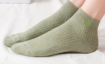 Wholesale fashion cute cotton colorful ankle length socks custom logo women short socks for lady