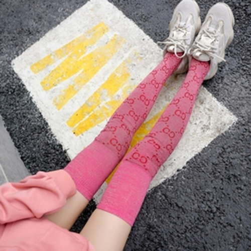 What shoes match well with stockings?
