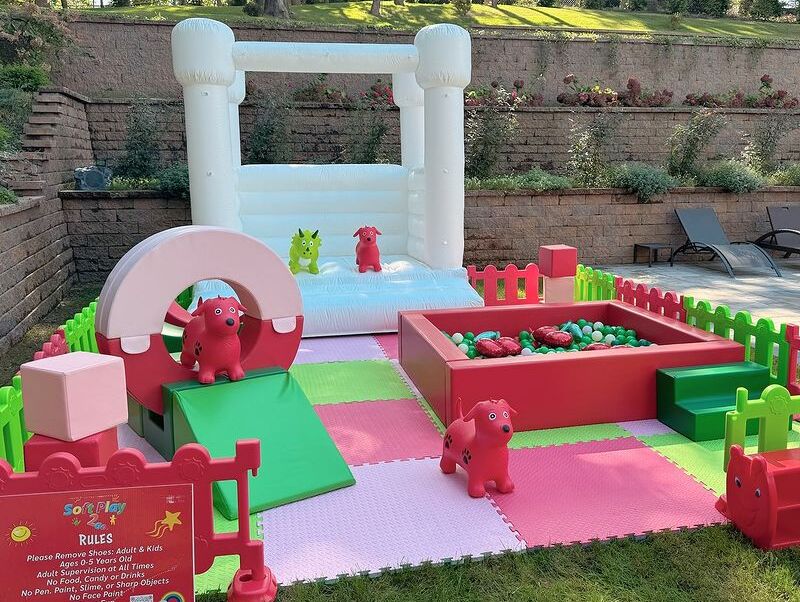 Bright Color Soft Play Equipment Boys And Girls Indoor Playground Set With Ball Pit For Party Rental Helle Farben-Softspielgeräte-Innenspielplatz-Set für Jungen und Mädchen mit Bällebad zur Partyvermietung