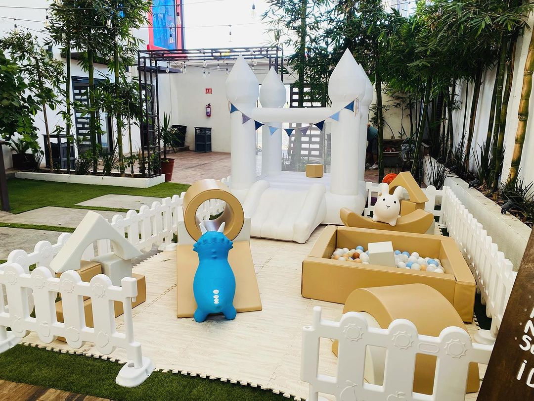 Hot Sale White And Beige Indoor Playground Equipment Soft Play Toys For Kids Birthday Party Hot Sale wit en beige indoor speeltoestellen Zacht speelspeelgoed voor kinderen verjaardagsfeestje
