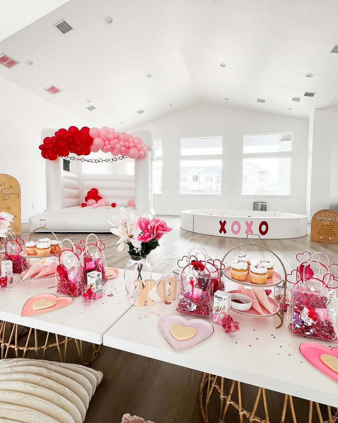 Customized Round ball pit white color theme play set Ensemble de jeu à thème de couleur blanche, fosse à balles ronde personnalisée