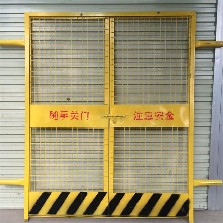 施工电梯门升降机防护门施工电梯楼层防护门