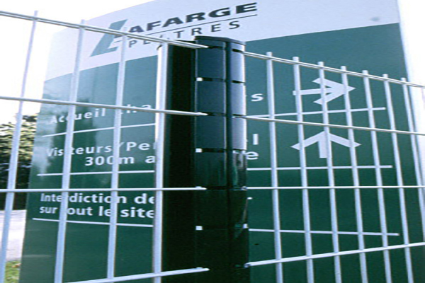 656 and 868 Mesh Fence