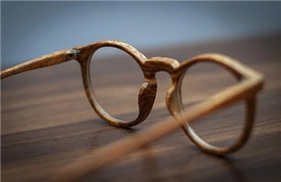 Why do Glasses Get Dirty So Easily?