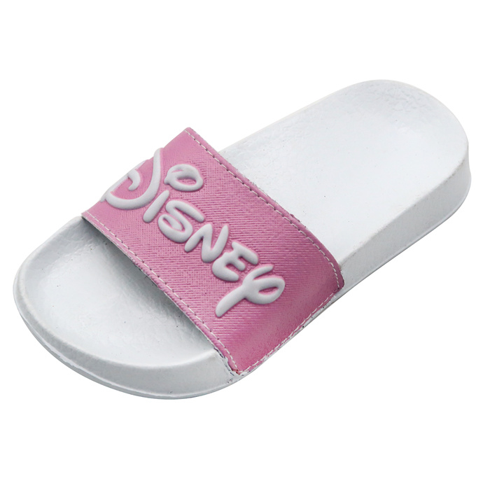 Zapatilla con logotipo de Disney en la parte superior
