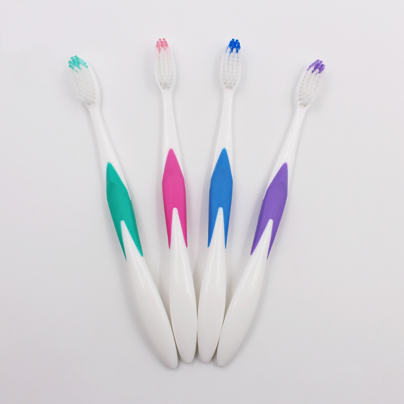 Brosse à dents pour adultes de conception simple
