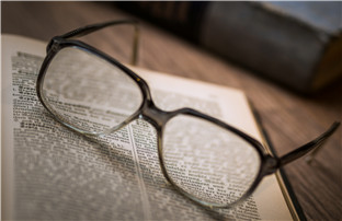 How to Improve the Blurred Vision of the Elderly？