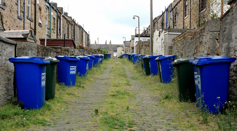 school trash can 学校垃圾桶