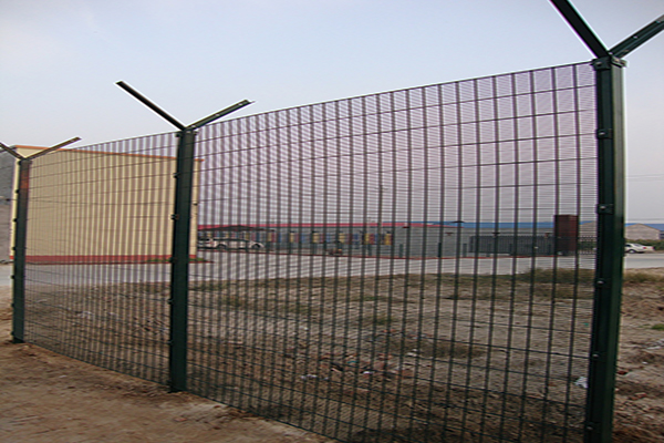 464 Mesh Fence
