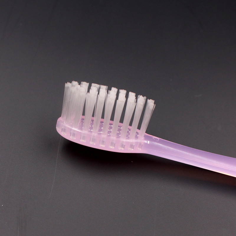 Cepillo de dientes para adultos con cabeza compacta
