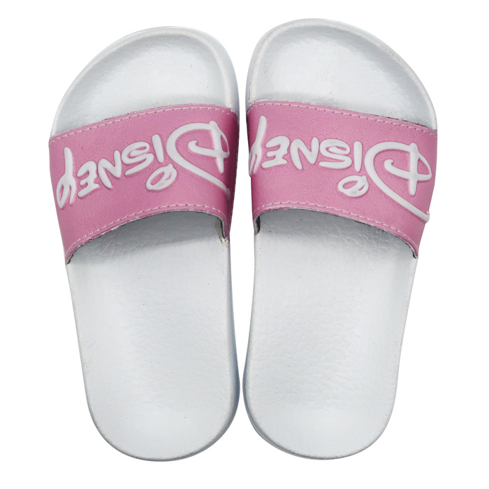 Zapatilla con logotipo de Disney en la parte superior