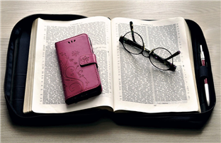 Four Misunderstandings About Reading Glasses