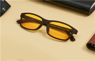 How Do Anti-blue Glasses Protect Eyesight?