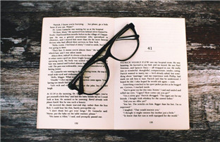 How to Choose Reading Glasses for Parents?