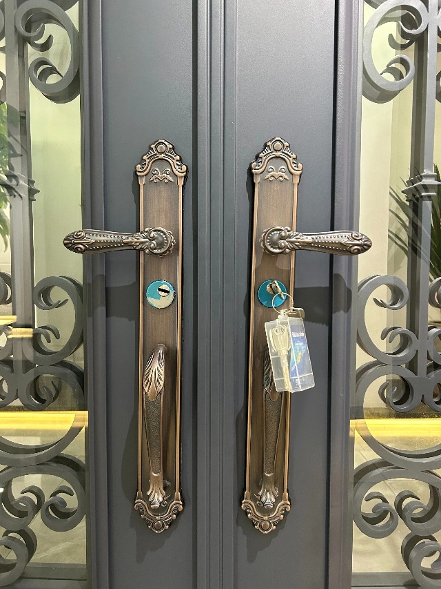 Secure Double Entry Door with Art Glass Design Premium Villa Door for Main Entrance