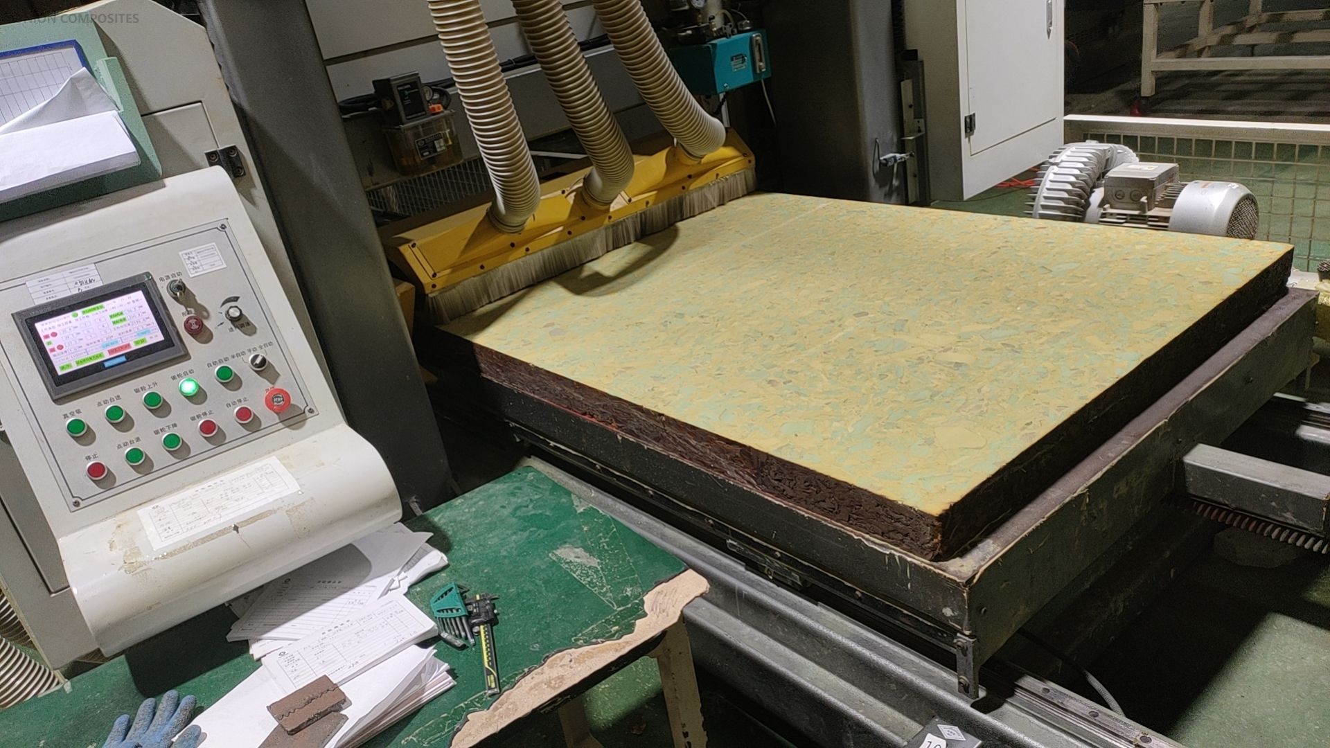 Recycled PVC Foam Board Manufacturing 건물 단열재용 경질 재활용 PVC 폼보드의 생산 및 가공.