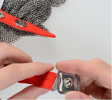 How To Overturn The Metal Mesh Gloves From Left Hand To Right Hand