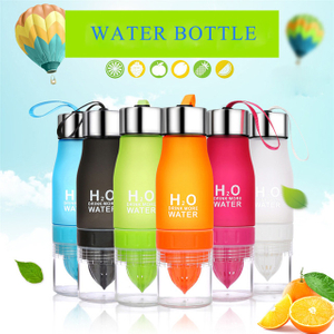 Free Sample Plastic Sports Fruit Infuser Water Bottle with Handle, Lemon Juice Bottle