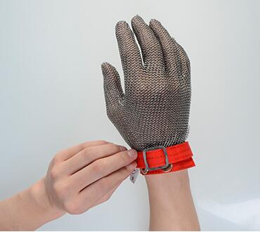 How To Overturn The Metal Mesh Gloves From Left Hand To Right Hand