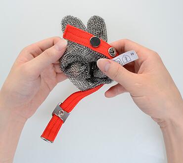 How To Overturn The Metal Mesh Gloves From Left Hand To Right Hand
