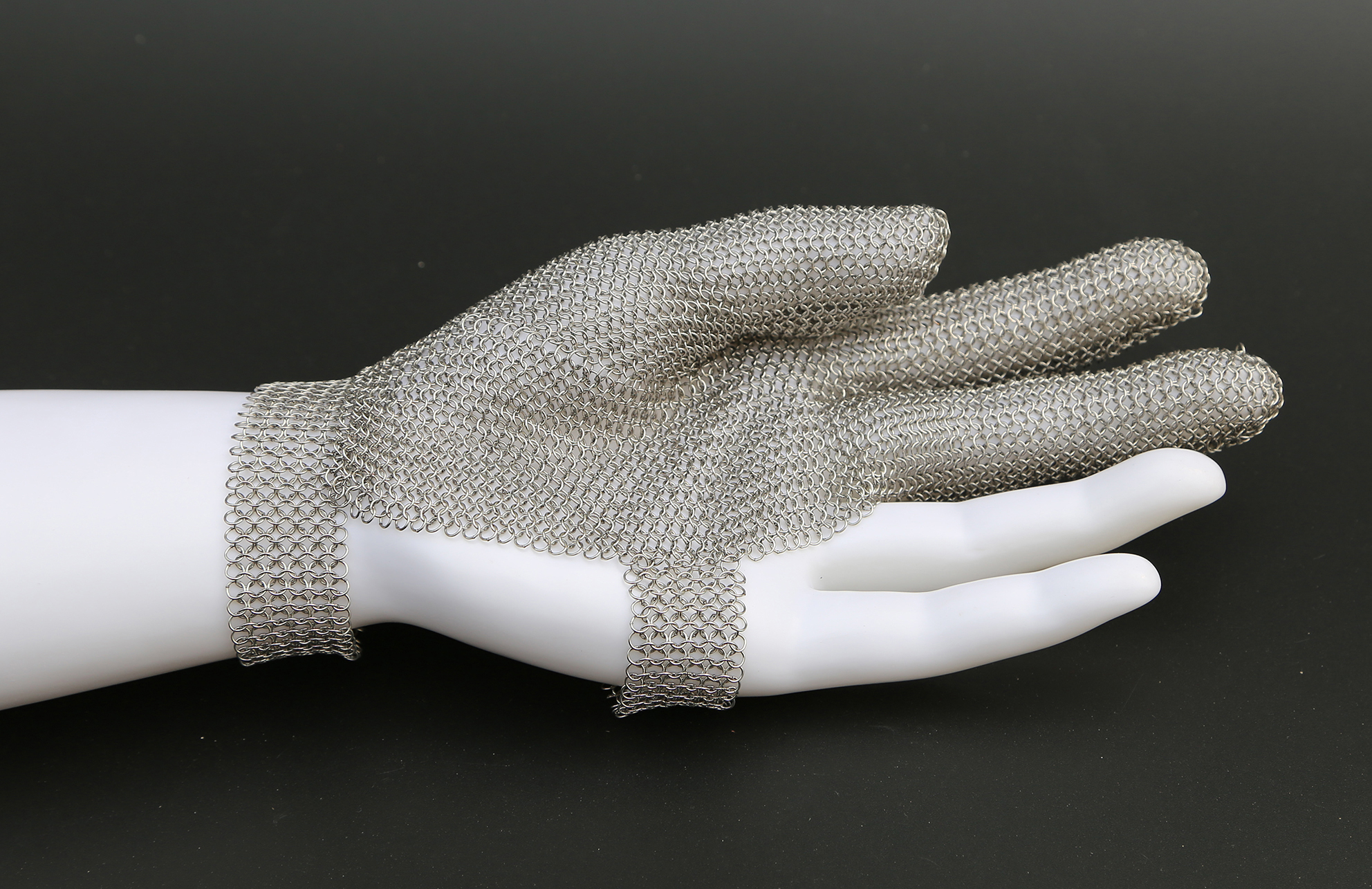 The Main Metal Mesh Glove Type Offered By Zhonghe Ring Mesh Product Co., Ltd