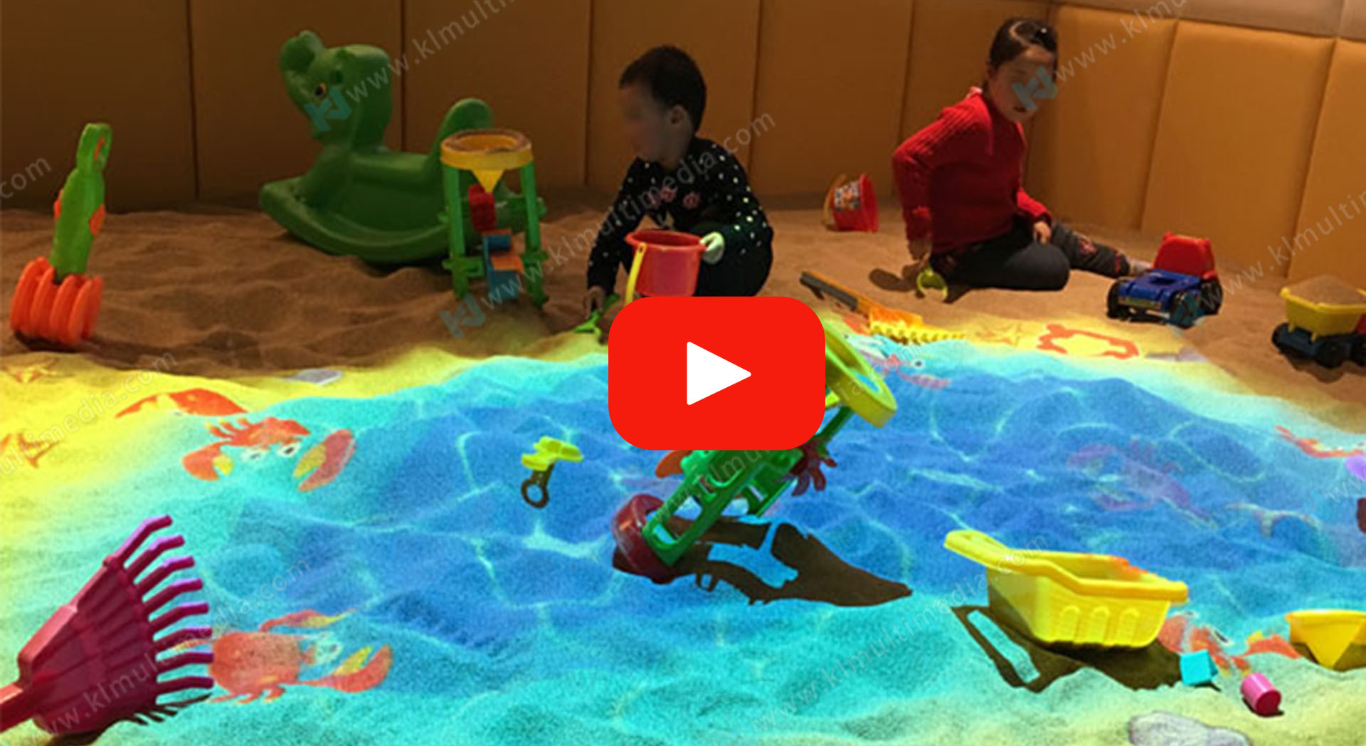 شاطئ رملي تفاعلي