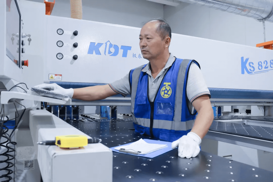 Pasukan Logistik Pecah Melindungi Penghantaran Anda3