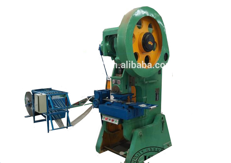 Razor barbed wire machine