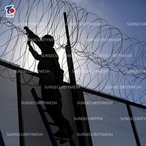 Hot-dip galvanized razor wire
